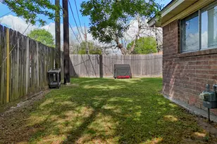 2205 Buchanan Dr, Baytown, TX 77520 - Photo 32