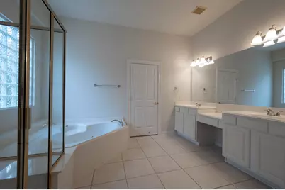 22 W Windsor Hills Circle, Conroe, TX 77384 - Photo 8