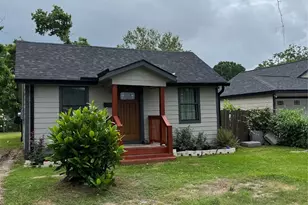 309 Aycock St, Clute, TX 77531 - Photo 1