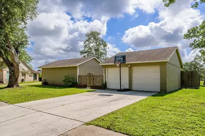 528 Belmont Drive, Friendswood, TX 77546 - Photo 2
