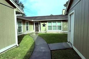 528 Belmont Dr, Friendswood, TX 77546 - Photo 2