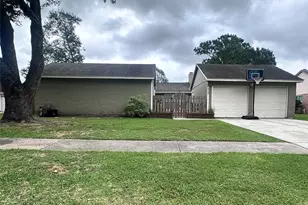 528 Belmont Dr, Friendswood, TX 77546 - Photo 2