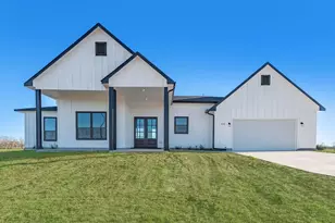 519 Chuckwagon Trail, Angleton, TX 77515 - Photo 2