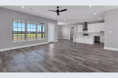 519 Chuckwagon Trail, Angleton, TX 77515 - Photo 8