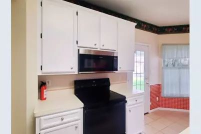 7920 Buttercup Dr, Beaumont, TX 77713 - Photo 4