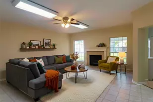 7920 Buttercup Dr, Beaumont, TX 77713 - Photo 2