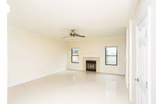 9800 Pagewood Ln, Houston, TX 77042 - Photo 8