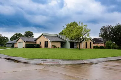 301 Lotus Street, Lake Jackson, TX 77566 - Photo 2