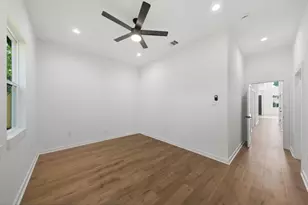 5029 Van Fleet St, Houston, TX 77033 - Photo 8