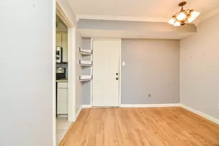 4633 Wild Indigo St, Houston, TX 77027 - Photo 4