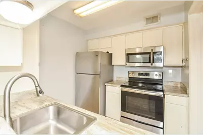 4633 Wild Indigo Street #552, Houston, TX 77027 - Photo 6