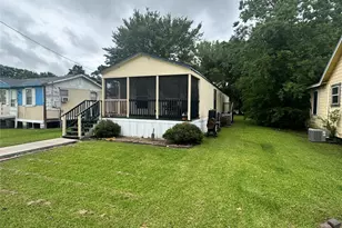 1212 Work St, Anahuac, TX 77514 - Photo 2