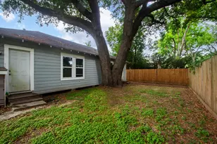 713 W Willis St, Alvin, TX 77511 - Photo 20