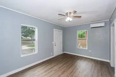 713 W Willis Street, Alvin, TX 77511 - Photo 6