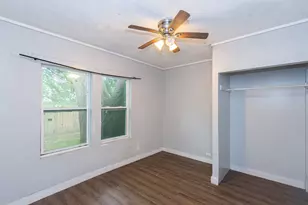 713 W Willis St, Alvin, TX 77511 - Photo 8