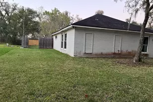 109 Buffalo Trail, Lake Jackson, TX 77566 - Photo 14