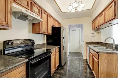 800 Country Place Drive #303, Houston, TX 77079 - Photo 6