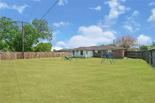 4811 25th St, Dickinson, TX 77539 - Photo 4