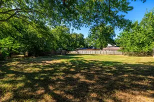 508 N Edison St, Fredericksburg, TX 78624 - Photo 32