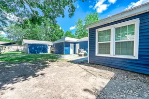 611 N Pruett St, Baytown, TX 77520 - Photo 18