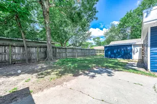 611 N Pruett St, Baytown, TX 77520 - Photo 24