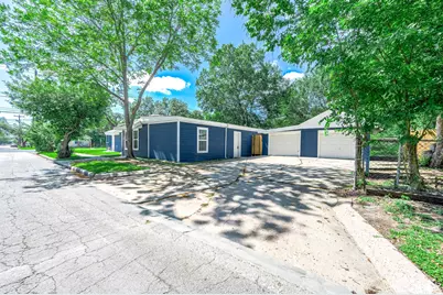 611 N Pruett Street #B, Baytown, TX 77520 - Photo 4