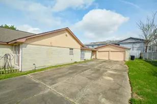 4819 Lingonberry St, Houston, TX 77033 - Photo 18