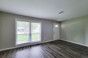 5606 Willow Glen Dr, Houston, TX 77033 - Photo 4