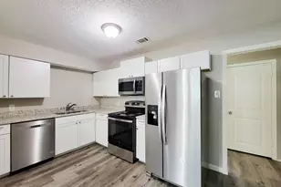 5606 Willow Glen Dr, Houston, TX 77033 - Photo 14