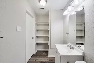 5606 Willow Glen Dr, Houston, TX 77033 - Photo 12