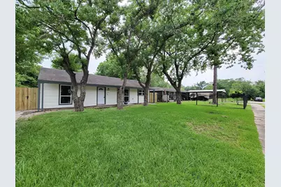 5606 Willow Glen Drive, Houston, TX 77033 - Photo 2