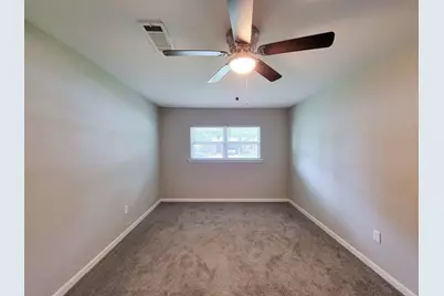 5606 Willow Glen Drive, Houston, TX 77033 - Photo 8