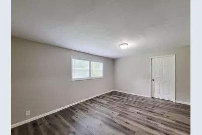 5606 Willow Glen Drive, Houston, TX 77033 - Photo 16