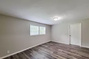 5606 Willow Glen Dr, Houston, TX 77033 - Photo 16
