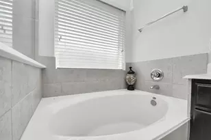 13715 Madera Bend Ln, Rosharon, TX 77583 - Photo 18