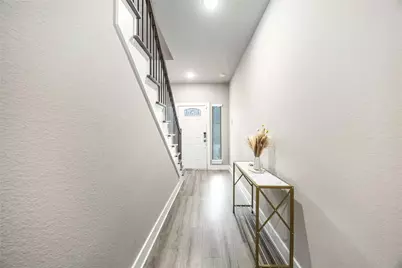 5023 Mallow Street #A/B, Houston, TX 77033 - Photo 10