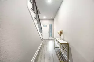 5023 Mallow St, Houston, TX 77033 - Photo 8