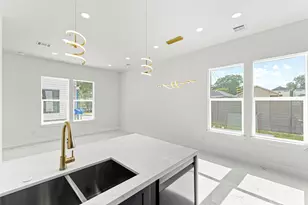 7548 Dyer St, Houston, TX 77088 - Photo 8