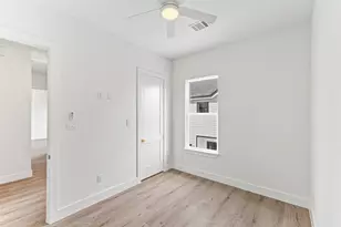 7548 Dyer St, Houston, TX 77088 - Photo 16
