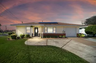 28 Manor Way, Galveston, TX 77550 - Photo 1