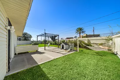 28 Manor Way, Galveston, TX 77550 - Photo 4
