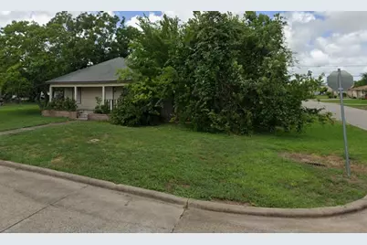 102 N Avenue C, Freeport, TX 77541 - Photo 1