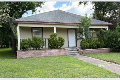 102 N Avenue C, Freeport, TX 77541 - Photo 2
