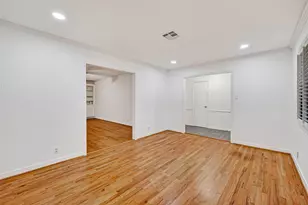 5006 Creekbend Dr, Houston, TX 77035 - Photo 4