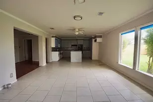 324 Pine St, Lake Jackson, TX 77566 - Photo 12