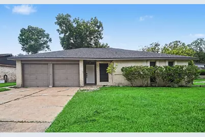 300 Castlelake Drive, Friendswood, TX 77546 - Photo 1
