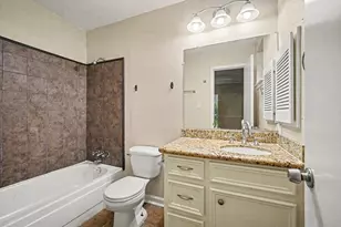 300 Castlelake Dr, Friendswood, TX 77546 - Photo 12