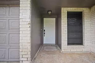 300 Castlelake Dr, Friendswood, TX 77546 - Photo 4