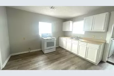 918 3rd Avenue S, Texas City, TX 77590 - Photo 4