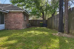 2205 Buchanan Dr, Baytown, TX 77520 - Photo 30